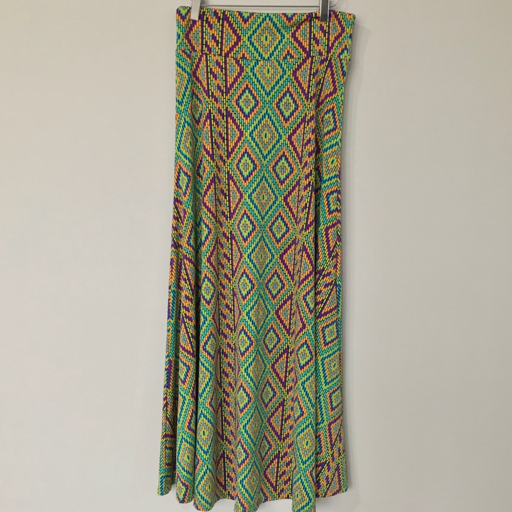 XS LuLaRoe Maxi Skirt EEUC Slinky material